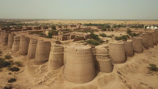قلعہ دراوڑ: پاکستان کے صحرائی ورثے کا روشن چراغ